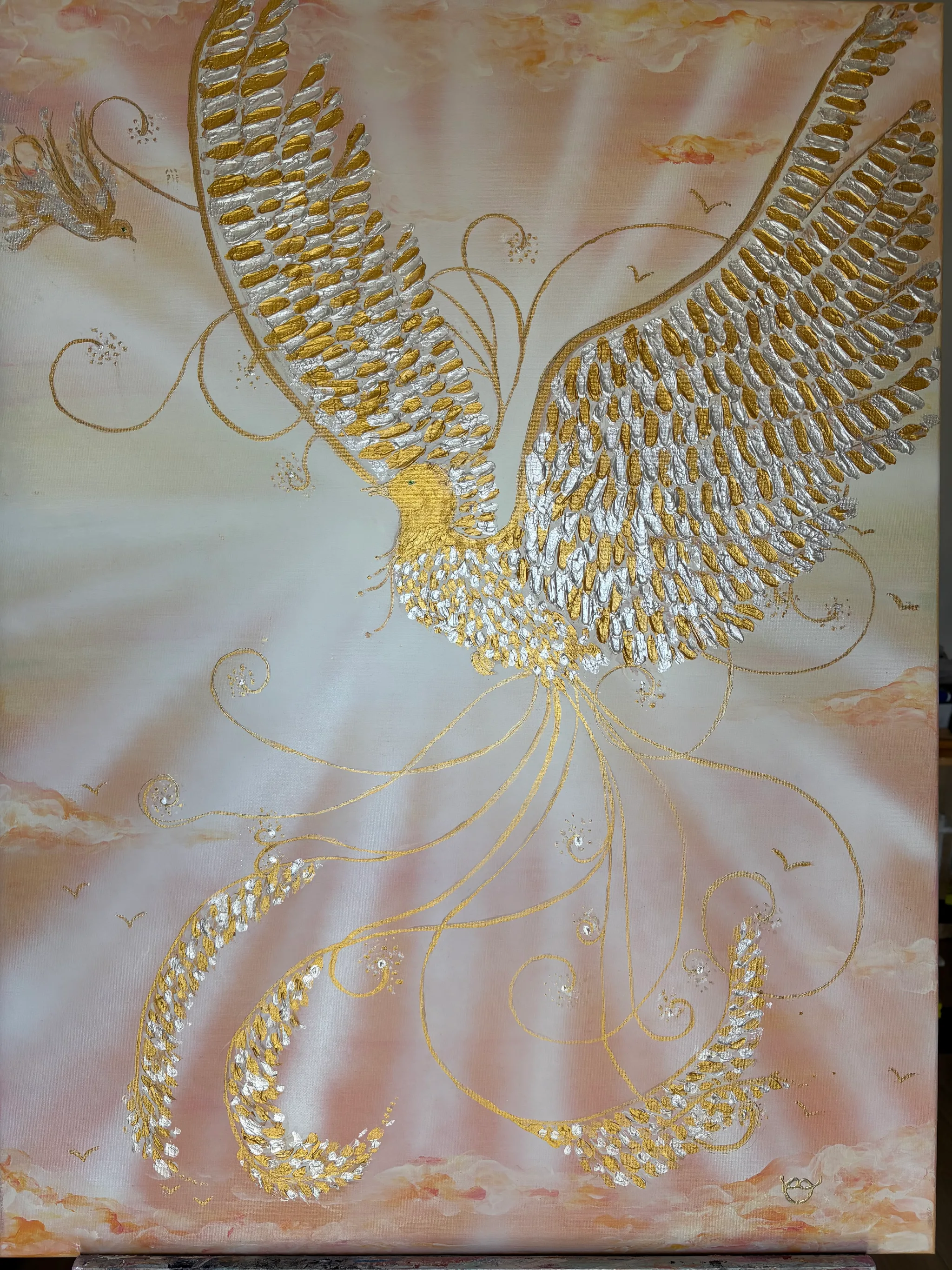 Œuvre lumineuse de Christiane Orsini, halo pastel et reliefs aux tons pêche